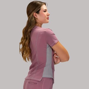 Blouse d'hôpital pour femme à col en V, violette, en tissu polyester tissé peigné, avec poches, détection d'aiguilles, personnalisable, faible coût - Product Image 3