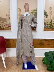 Elegante Conjunto de Kurti, Pantalón y Dupatta de Georgette Sintético con Bordado de Lentejuelas de Sarga, Diseñado para Ocasiones Festivas, Estilo Bollywood - Product Image 2