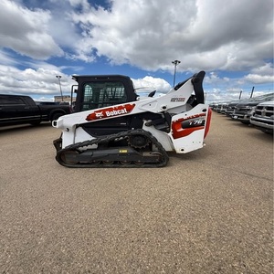 Potente Cargadora Compacta Bobcat T76 con Trayectoria de Elevación Vertical, Motor de 74 HP, Flujo Hidráulico Fuerte y Sistema de Orugas Robusto - Product Image 3