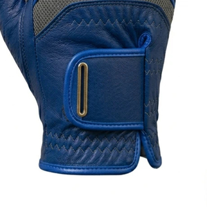 Gant de golf haut de gamme conçu pour le confort et la performance, alliant construction en cuir souple et sections perforées respirantes. - Product Image 2