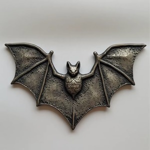 Decoración de pared con forma de murciélago de metal, decoración de Halloween para exteriores, duradera, con forma de animal, decoración para fiestas de adultos, decoración de Halloween de calidad increíble - Product Image 1