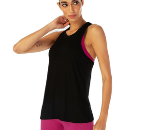 Ensemble de yoga tendance et respirant avec crop top à col halter – Vêtements de sport élégants pour la gym et le fitness (vente en gros) - Product Image 1