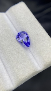 Tanzanite Naturelle Certifiée, Coupe Poire, Pierre Précieuse Non Montée, Couleur et Lueur Exceptionnelles, Zoisite Naturelle, 1,83 Carat, Propre à la Loupe - Product Image 3