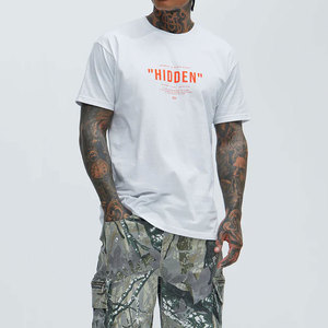 Shorts en jean pour hommes avec logo personnalisé, design embossé, chaîne et pierres imprimées, style streetwear. - Product Image 2