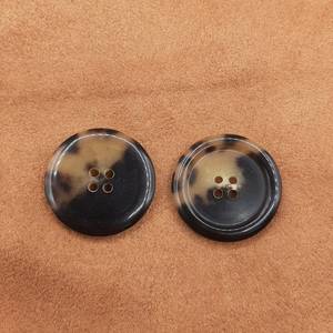 Botones Redondos de Cuerno de Búfalo de Alta Calidad, Estilo Animal, Duraderos, Hechos a Mano, con 4 Agujeros, para Coser Ropa, Camisas y Trajes - Product Image 4