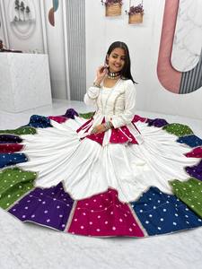 เปิดตัวชุดเลเฮนกาเคดิวพิเศษสำหรับนวรมงคล แขนยาว ทรงปาลาซโซ่ สีสันตัดกัน ชุดอินเดียแบบดั้งเดิมสำหรับงานแต่งงานและเทศกาลต่างๆ - Product Image 1