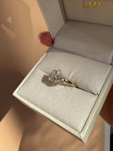 Bague en diamant de laboratoire Toi et Moi de 2,00 carats, or 14 carats, coupe poire et ovale, pour femme, certifiée IGI, luxe - Product Image 1