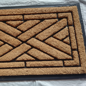 Tapis de porte extérieur moderne personnalisé, fabriqué à la machine, antidérapant, imperméable, en nylon et caoutchouc, avec support en PVC, épaisseur moyenne, logo personnalisé - Product Image 1