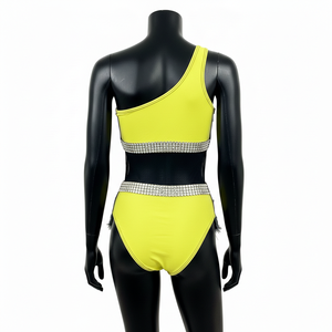 Traje de baño de lujo GSM de poliéster y spandex con un solo hombro, amarillo neón, negro, con paneles de malla y logotipo de diamantes de imitación para mujer. - Product Image 2