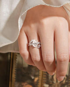 Anillo de compromiso de diamante natural certificado GIA, oro de 18 quilates, diseño personalizado, disponible, suelo de laboratorio redondo, proveedor de joyería de diamantes a granel - Product Image 1