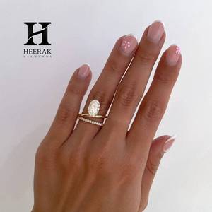Anillo de Diamante Ovalado Cultivado en Laboratorio, con Capas Integradas, Pavé, Halo Oculto, Oro de 18K en Dos Tonos, Joyería Nupcial Certificada - Product Image 1