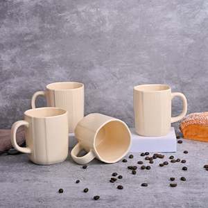 Ensemble de 4 tasses à thé en céramique beige, 200 ml, en grès émaillé à motifs floraux, avec plateau, compatibles micro-ondes, pour le camping - Product Image 3
