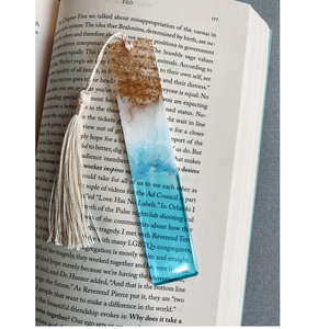 ที่คั่นหนังสือเรซิ่นทำมือแบบใหม่ทันสมัย ราคาไม่แพง งานฝีมือขายดีที่สุด พร้อมกลิตเตอร์สีทองและที่คั่นหนังสือสีฟ้าใส - Product Image 1