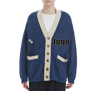 Cardigan en tricot bleu pour homme à col en V avec bordure beige et boutons en bois, style automne, couleur unie, manches longues - Product Image 1