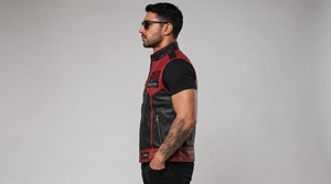 Chaleco de cuero premium para hombre con forro interior suave, costuras resistentes, forma clásica y bolsillos prácticos para montar a caballo, actividades al aire libre y uso casual. - Product Image 3