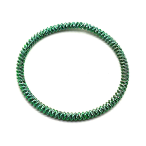 Bracelet spirale moderne et élégant en acier inoxydable et titane, artisanat métallique coloré en fil de titane - Product Image 2