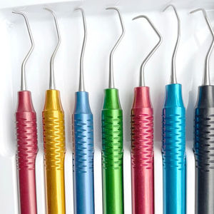Juego de curetas y raspadores dentales multicolor para higiene bucal, instrumentos médicos para clínica dental, set de 7 piezas Gracey. - Product Image 2