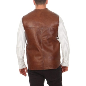 Gilet de moto en cuir authentique conçu pour les hommes qui préfèrent une coupe traditionnelle et une grande durabilité - Product Image 3