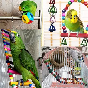 Juego de juguetes para pájaros de gran venta, juguetes coloridos para loros, columpio para masticar, jaula colgante, juguete con campana, accesorios para jaula de pájaros