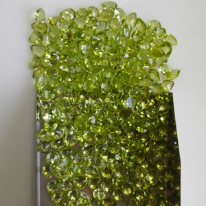 Peridoto natural de 5x3 mm, corte pera, gemas sueltas de la mejor calidad para la fabricación de joyas - Product Image 4