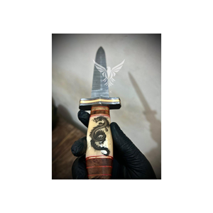 Cuchillo de hoja fija de acero de Damasco hecho a mano con mango decorativo de hueso, grabado de dragón y diseño de espiga completa, premium para coleccionistas. - Product Image 2