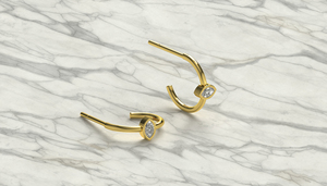 Boucles d'oreilles créoles minimalistes en or 18 carats avec diamants taille marquise, clous d'oreilles, bijoux fins pour femmes - Product Image 4
