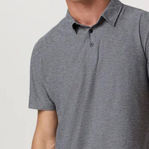 Camiseta Moderna con Logotipo para Hombre, Diseño con Cuello Plegable, Estilo Casual y Moderno para la Colección de Verano / Diseño de Color Sólido con Logotipo - Product Image 3