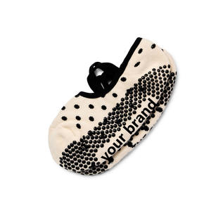 Chaussettes de yoga pour femmes, personnalisables avec logo, respirantes, en coton, à bride cheville, antidérapantes, à pois mignons, tricotées, pour le printemps, le barre et le Pilates - Product Image 1