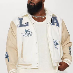 Chaqueta Varsity Beige Crema Personalizada OEM para Hombre, Bordado Chenille, Gráfico de Cupido, Parches, Cuerpo de Lana, Mangas de Cuero, Estilo Urbano - Product Image 2