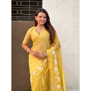 Sari de Seda Satén Chanda Kora Puro con Bordado Floral, Apliques y Borde Calado, Mangas Tres Cuartos - Product Image 4