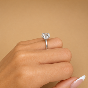 Anillo de Compromiso con Diamante Cultivado en Laboratorio de Corte Ovalado de 2 Quilates, Oro Blanco de 14k, Solitario Catedral con Halo Oculto, Certificado IGI VVS2 - Product Image 4