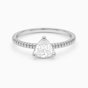Anillo de compromiso con diamante de corte triangular en oro blanco con engaste de puntas, joyería fina clásica para mujer - Product Image 2