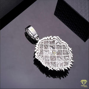 Colgante con diseño de cara de león en plata de ley 925 con piedras de diamante de laboratorio VVS para joyería hip hop. - Product Image 4