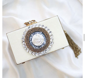 Colección Mother of Pearl, bolso de mano de boda de lujo, bolso de mano transparente para fiesta, bolsos de noche, monedero transparente para novia de Luxury Crafts - Product Image 4