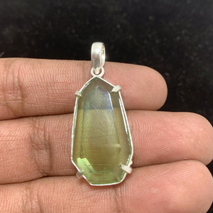 Pendentif en pierre de péridot pour femme, coupe poire, collier bohème en argent allemand, pendentif artisanal en pierre précieuse pour femme, bijoux - Product Image 2