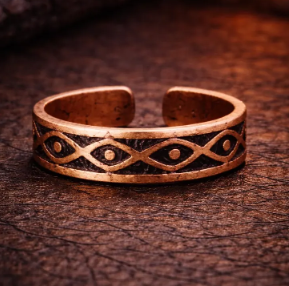 Bague magnétique en cuivre pur, forgée à la main, style vintage, motif rune viking, texturée, large et évasée - Product Image 6