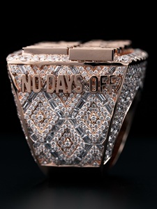 Anillo de Cóctel con Diamantes Moissanite Chapado en Oro Rosa con Diseño 'Never Give Up', Engaste Pavé y Patrón Geométrico, Joyería Unisex - Product Image 4