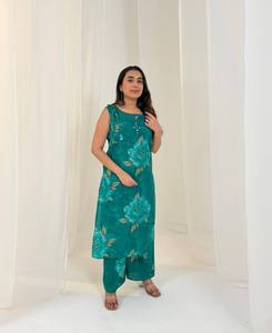 Kurti de Moda Hecho a Mano con Estampado Vaticano de Secado Rápido, Ropa Étnica Cómoda para Fiestas y Oficina, Suministro al por Mayor, Exportación Competitiva - Product Image 5