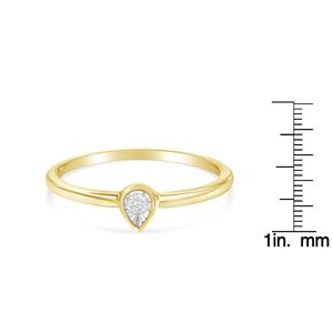 Anillo de Moda Pequeño con Diamante en Forma de Lágrima de 1/20 de Quilate, Chapado en Oro Amarillo de 14K y Plata de Ley .925 (Color J-K) - Product Image 6