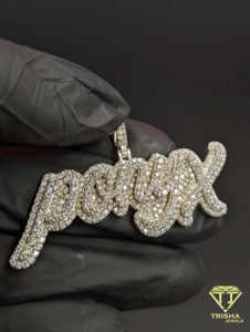 Colgante de Lujo con Nombre Personalizado en Moissanita y Diamantes, Diseño de Letras con Efecto Brillante, Estilo Hip Hop - Product Image 6