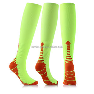 Chaussettes d'intérieur en polaire moelleuse, matériau thermique ultra doux, semelle antidérapante pour un confort intérieur pendant les nuits froides d'hiver - Product Image 6