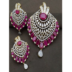 Magnifique ensemble collier et boucles d'oreilles plaqué or de qualité supérieure en laiton et zircon, collection pour femme, idéal pour mariage et soirée - Product Image 2