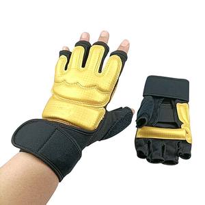 Gants de boxe et de taekwondo ajustables personnalisés à marque privée pour enfants et jeunes apprenants - Product Image 1