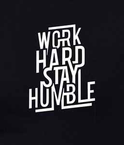 เสื้อกล้ามแขนกุดสีดำสำหรับผู้หญิง พิมพ์ลาย "Work Hard Stay Humble" คอกลม ลำลอง ระบายอากาศได้ดี ผลิตจากผ้าฝ้ายถัก - Product Image 4