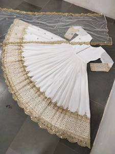 ชุดอนารกาลีผ้าจอร์เจตต์สีขาวปักลาย พร้อมผ้าคลุมไหล่และกางเกง - Product Image 6