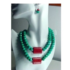 Collier ovale en résine turquoise, perles polies, bijoux artisanaux naturels pour les soirées, par Curio Craft - Product Image 2