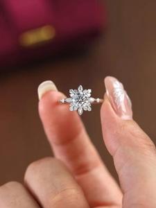 Anillo de compromiso con diseño de copo de nieve en oro blanco, con diamantes florales en racimo, corte marquesa y redondo, anillo nupcial único - Product Image 1