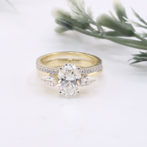 Anillo de Compromiso de Oro Amarillo Premium con Diamante Cultivado en Laboratorio de Corte Ovalado, Conjunto Clásico Solitario con Detalles en Forma de Pera, Anillo de Boda, Joyería Fina - Product Image 1