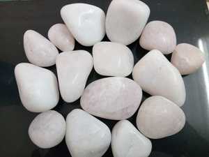 Galets de quartz rose, pierre naturelle polie, forme irrégulière, décoratifs, non toxiques, design minimaliste - Product Image 1