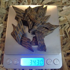 Encens en copeaux d'agarwood Oud Tigre Vietnamien, élégant, aromatique, pour la méditation et les rituels, décoration toute saison - Product Image 1